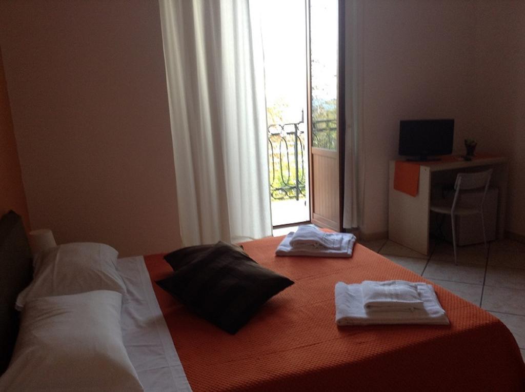 Platamone Rooms Katania Pokój zdjęcie